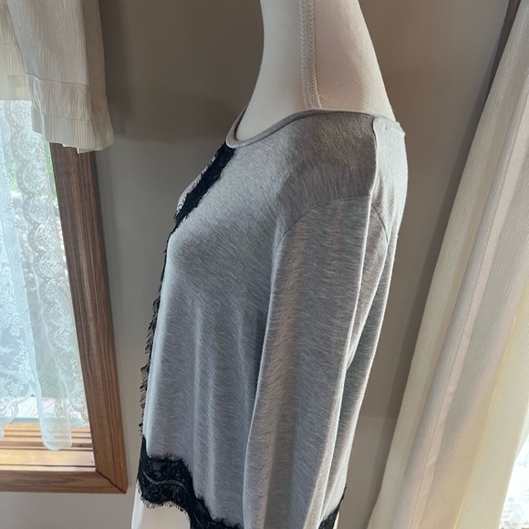 Talbots Petites Large Top, pretty gray, cream with black fringed lace - Picture 9 of 11